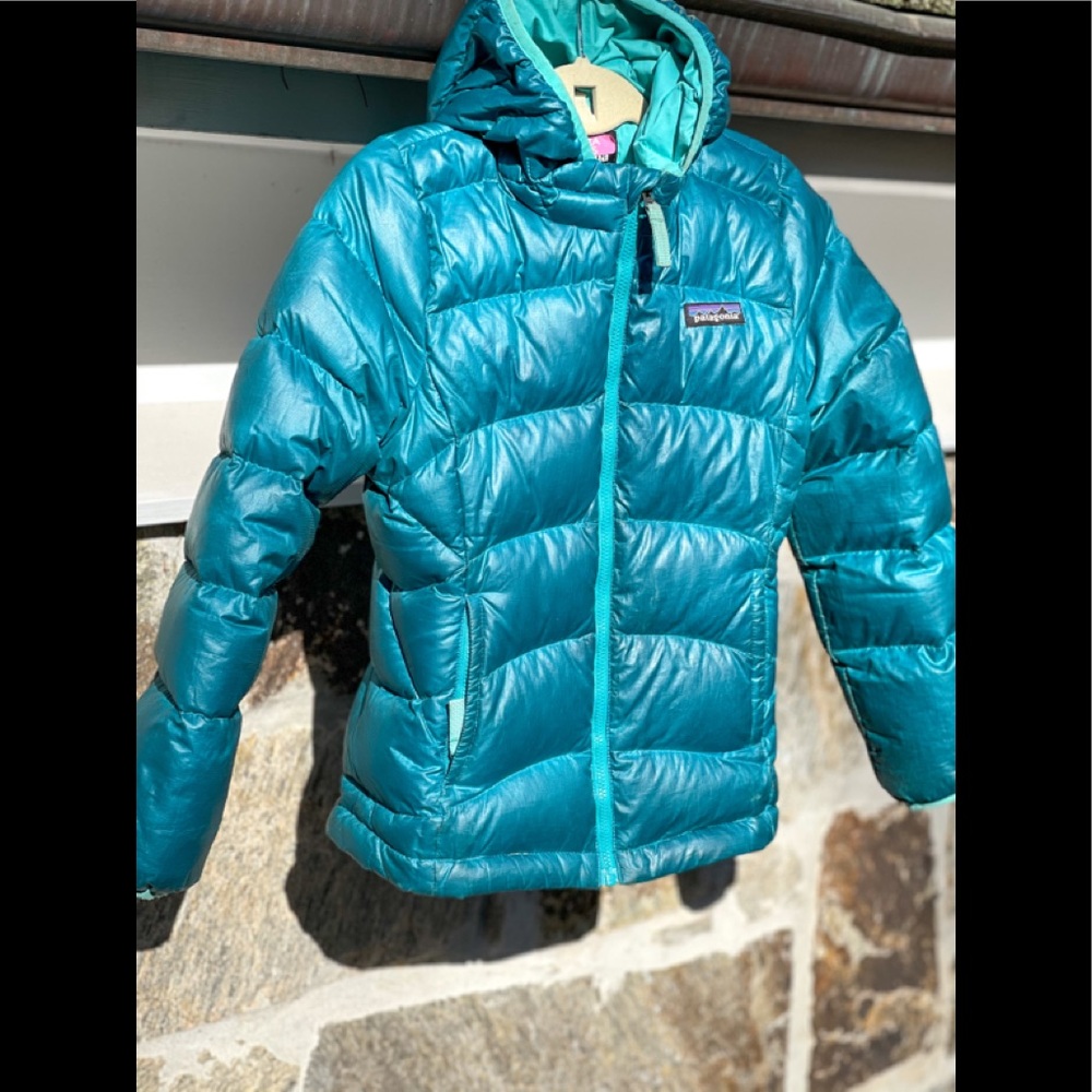 PATAGONIA- Girl’s Hi-Loft Down Sweater Hoody (5/6)